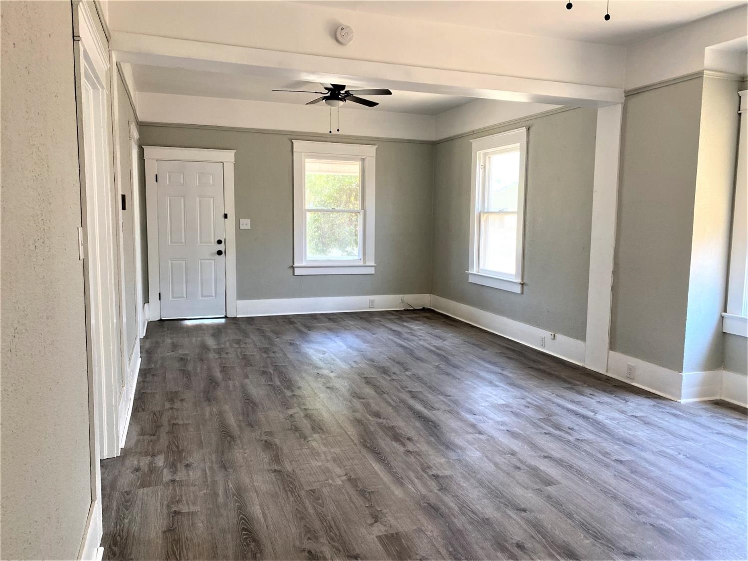 1211 D Street Reedley, CA 93654 - Photo 3 of 15