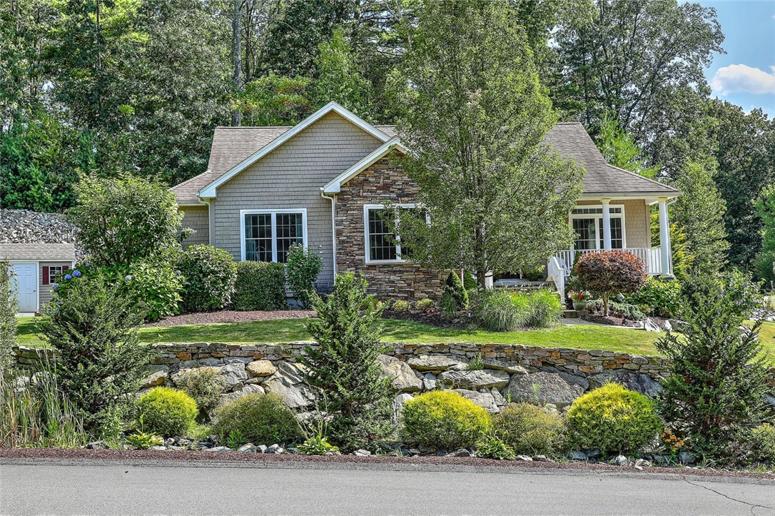 5 Ridgeland Road Smithfield, RI 02917 - Photo 4 of 48