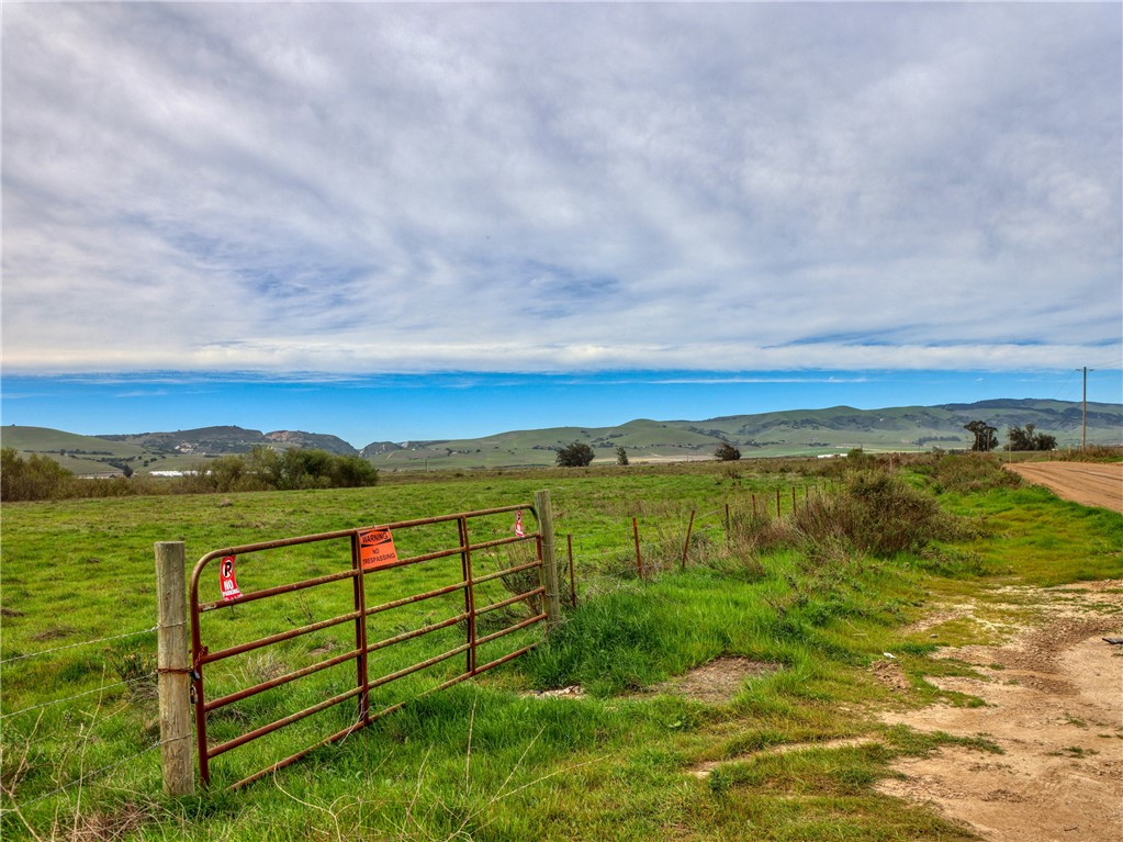31 Cabrillo Highway Santa Maria, CA 93455 - Photo 13 of 44 a view of outdoor space with mountain view