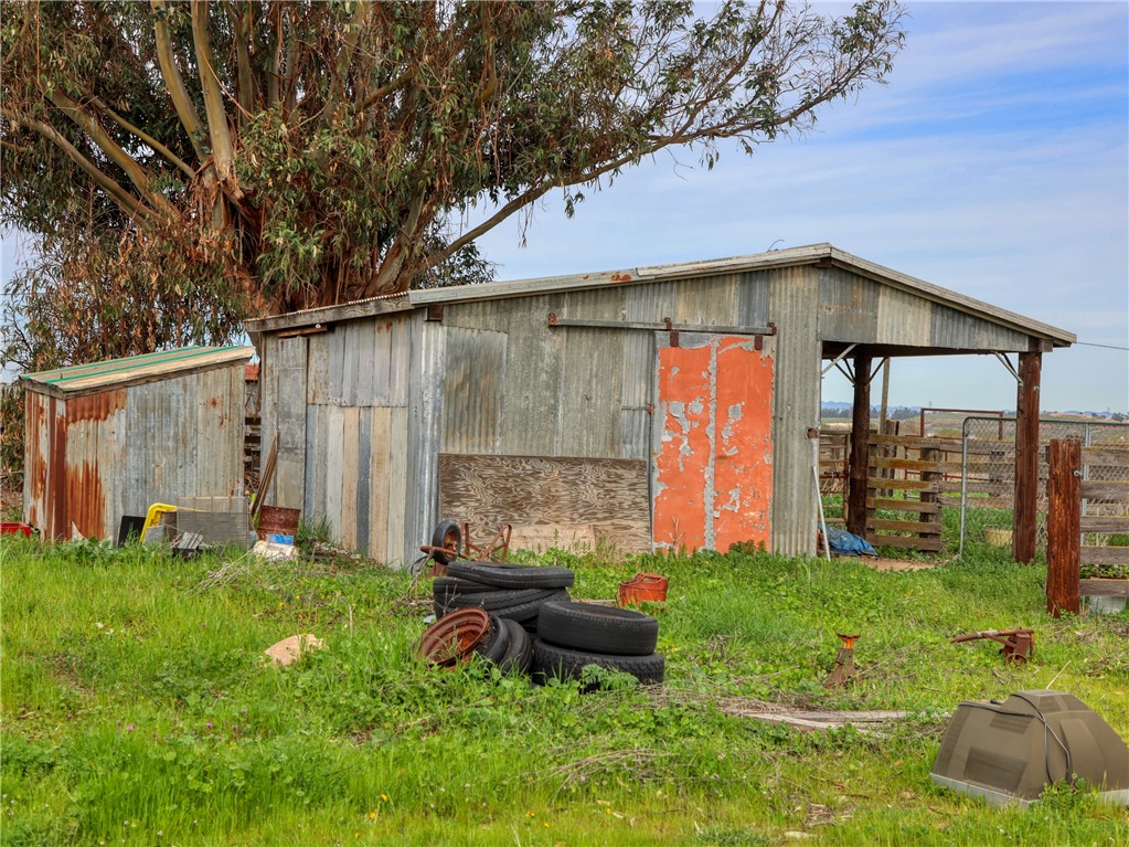 31 Cabrillo Highway Santa Maria, CA 93455 - Photo 7 of 44 a backyard of a house with yard and outdoor seating