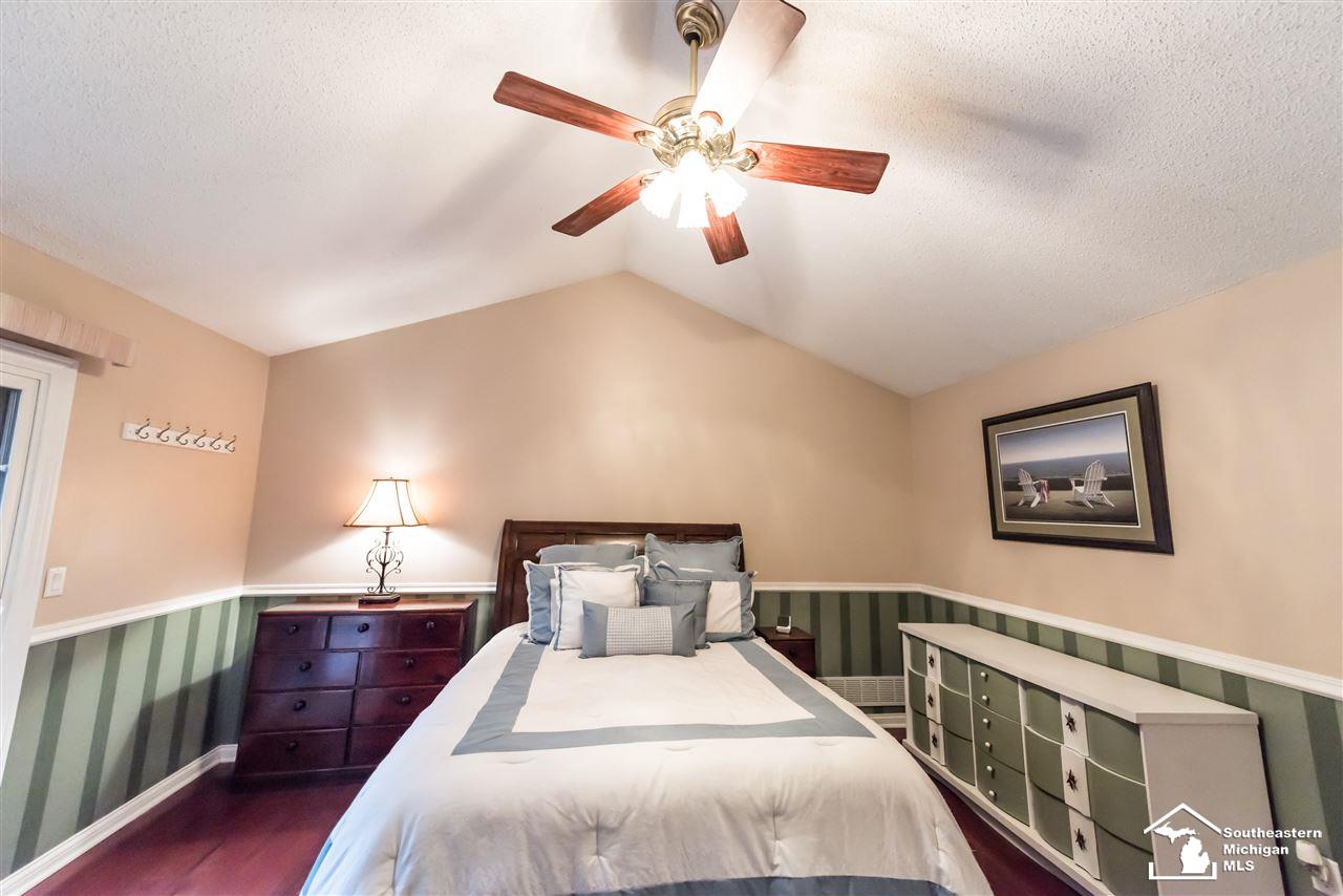2239 Blue Bush Road Monroe, MI 48162 - Photo 28 of 42 31363412-27.JPG
