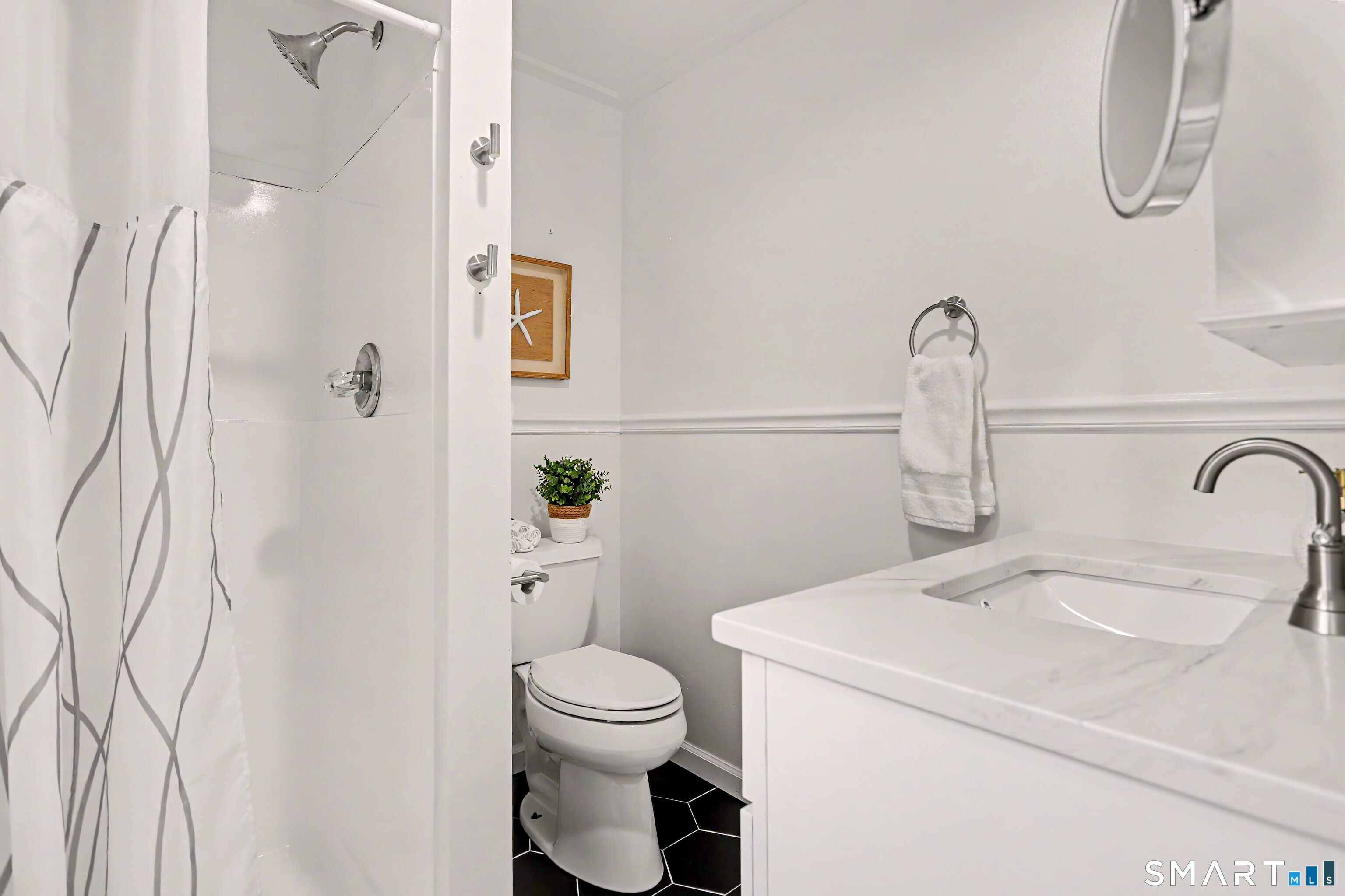 1747 Jennings Road Fairfield, CT 06824 - Photo 13 of 35