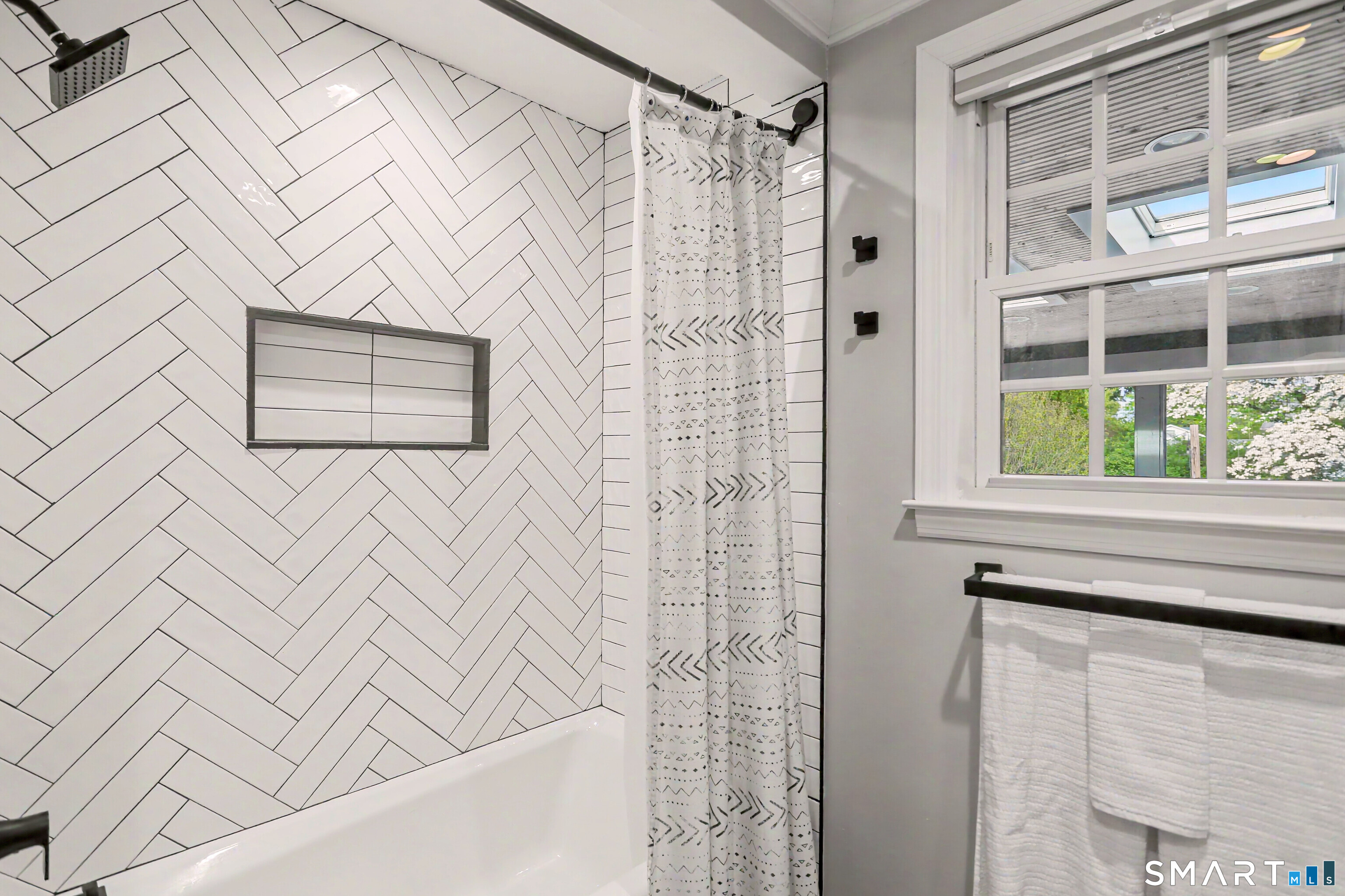 1747 Jennings Road Fairfield, CT 06824 - Photo 16 of 35
