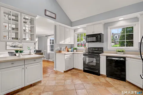 $950,000 | 1747 Jennings Road, Fairfield, CT 06824