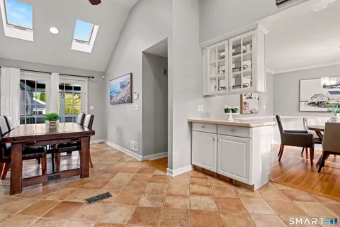 $950,000 | 1747 Jennings Road, Fairfield, CT 06824