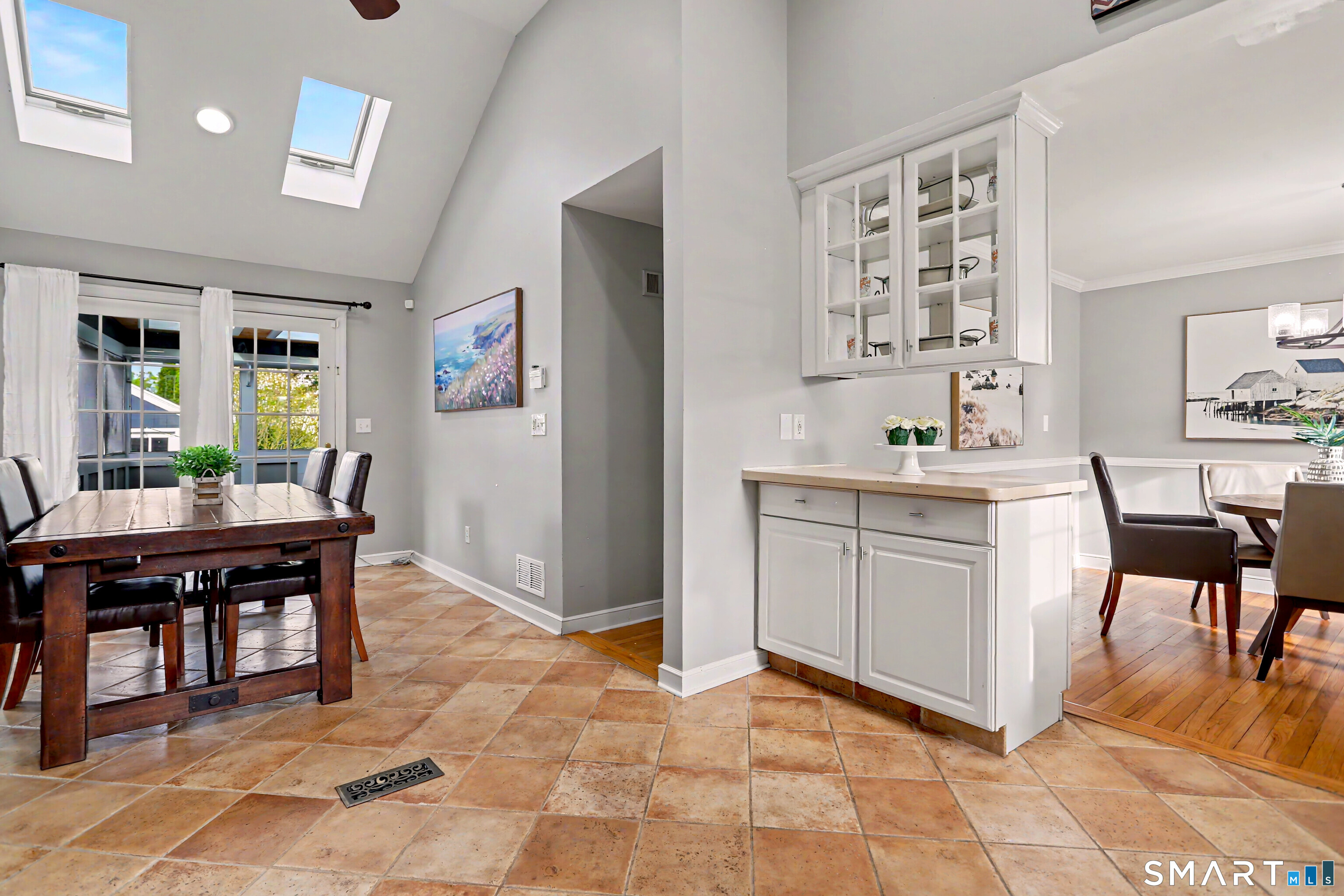 1747 Jennings Road Fairfield, CT 06824 - Photo 8 of 35
