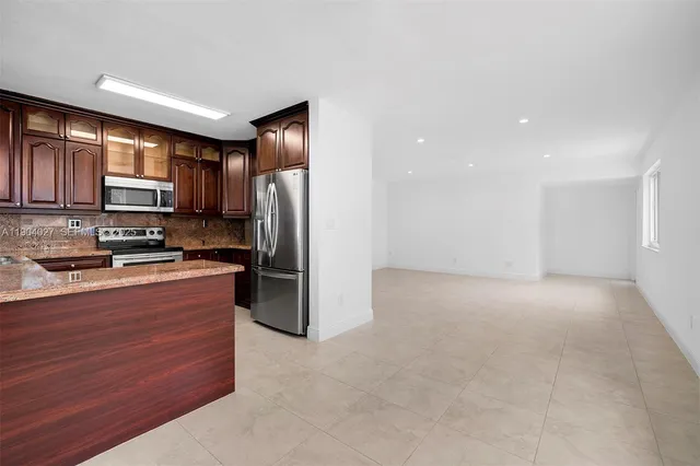 $7,500 | 7575 Southwest 134th Street, Pinecrest, FL 33156