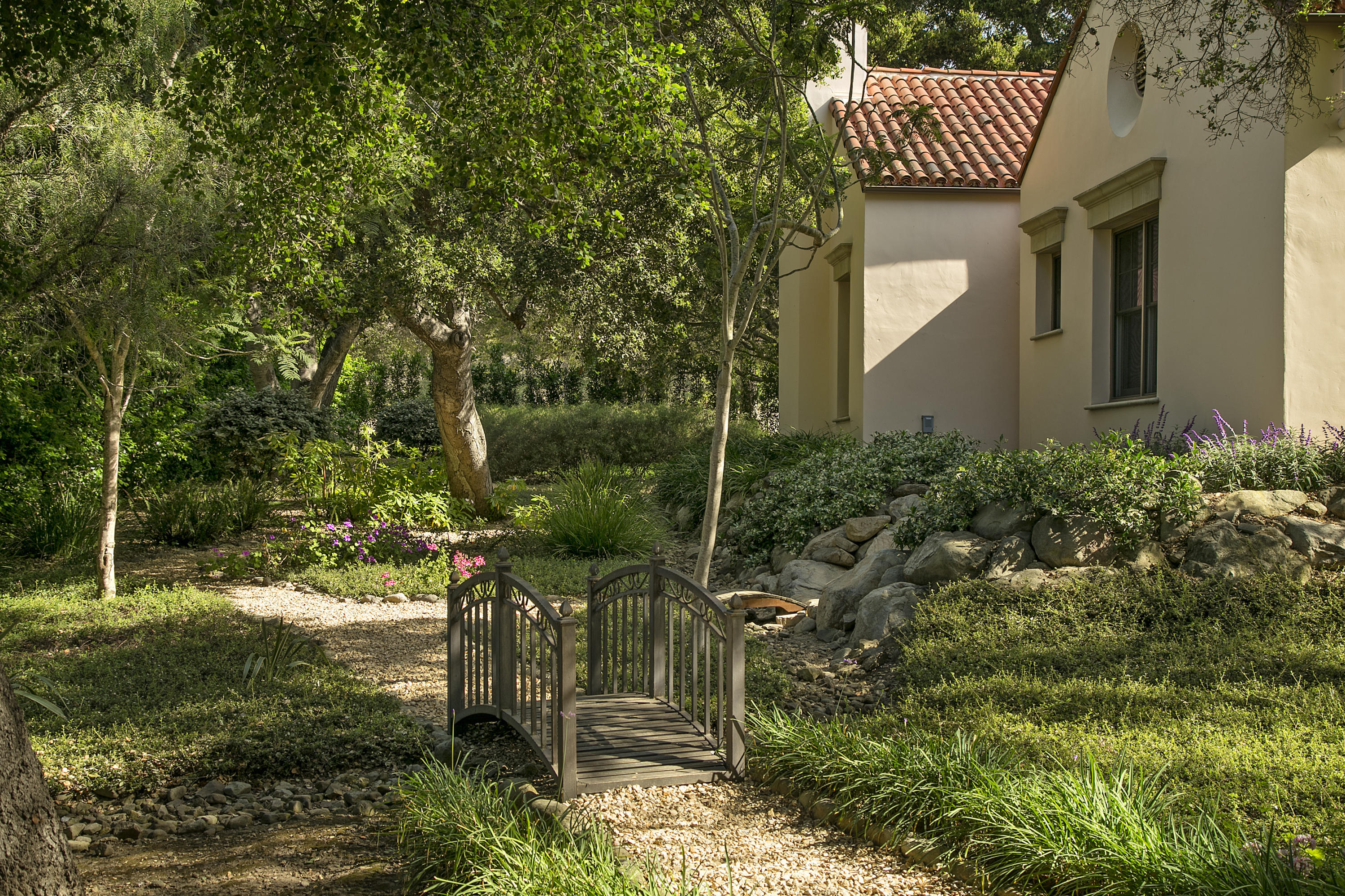2224 East Valley Road Montecito, CA 93108 - Photo 18 of 19 side yard