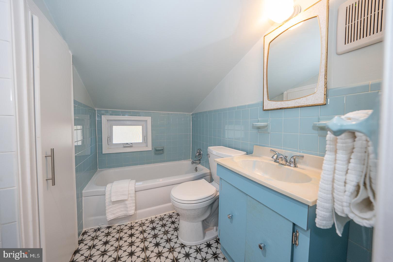 603 South Devon Avenue Wayne, PA 19087 - Photo 20 of 34 2nd full bath