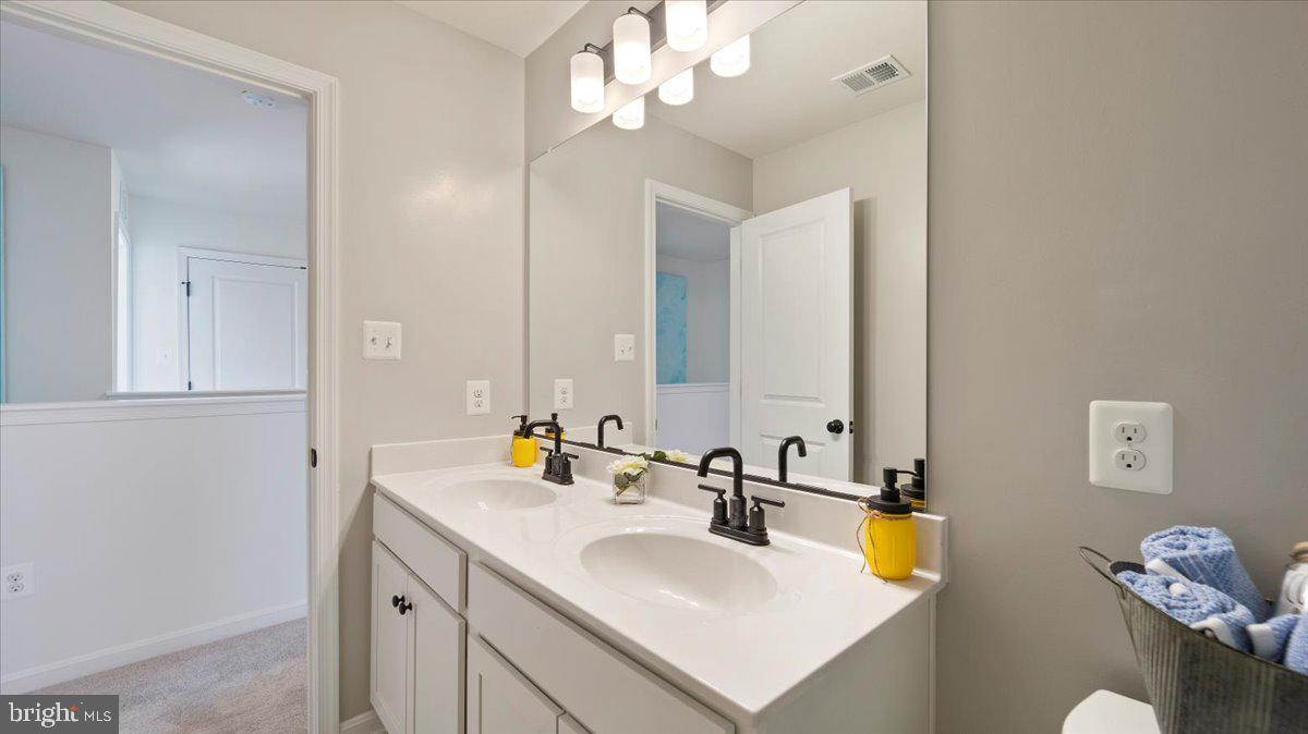 160 Rerdiz Road Hedgesville, WV 25427 - Photo 21 of 28 Owners Bath of Model Home