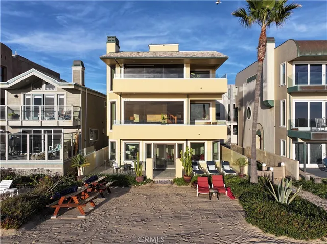 $14,500 | 72 Surfside Avenue, Unit A, Surfside, CA 90743
