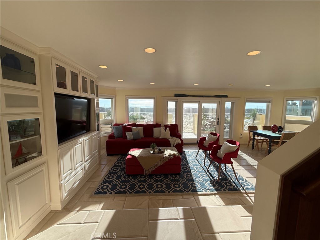 72 Surfside Avenue, Unit A Surfside, CA 90743 - Photo 11 of 51