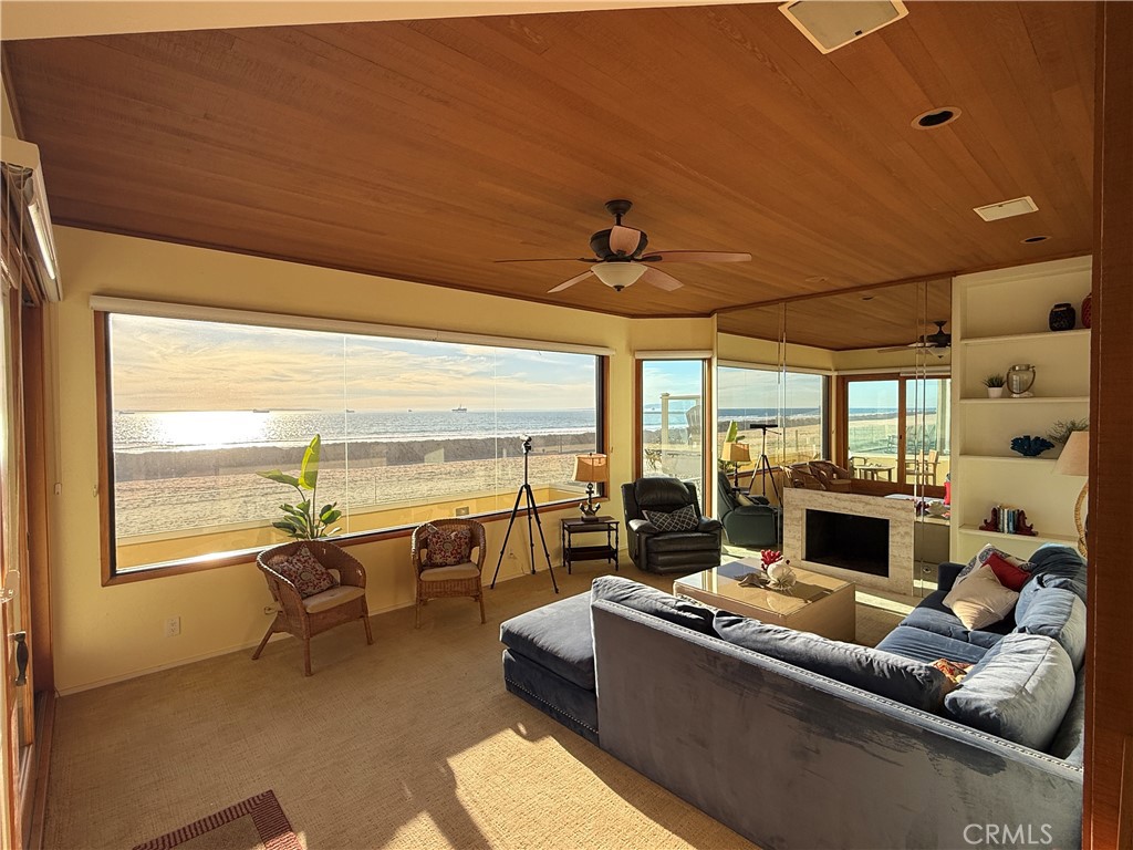 72 Surfside Avenue, Unit A Surfside, CA 90743 - Photo 19 of 51