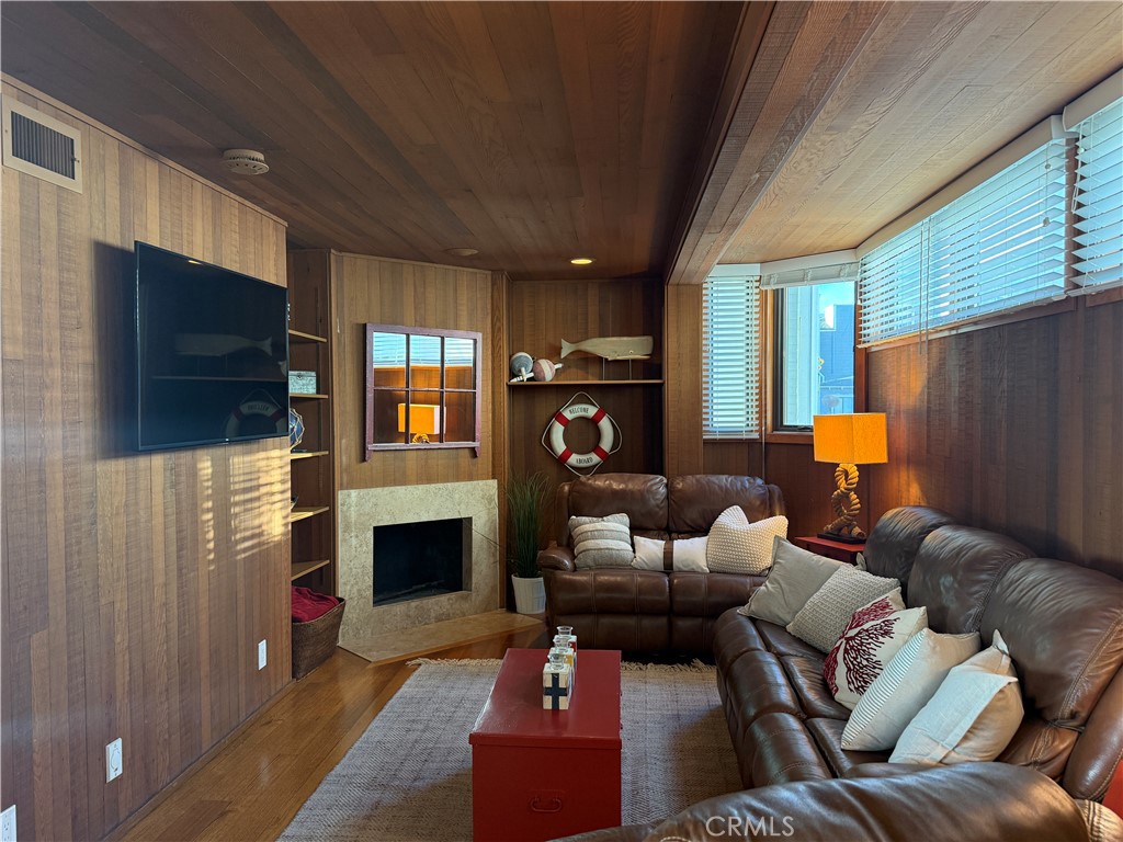 72 Surfside Avenue, Unit A Surfside, CA 90743 - Photo 26 of 51