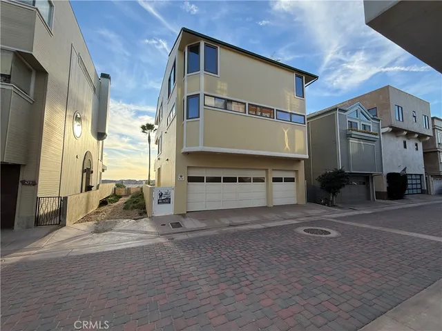 $14,500 | 72 Surfside Avenue, Unit A, Surfside, CA 90743