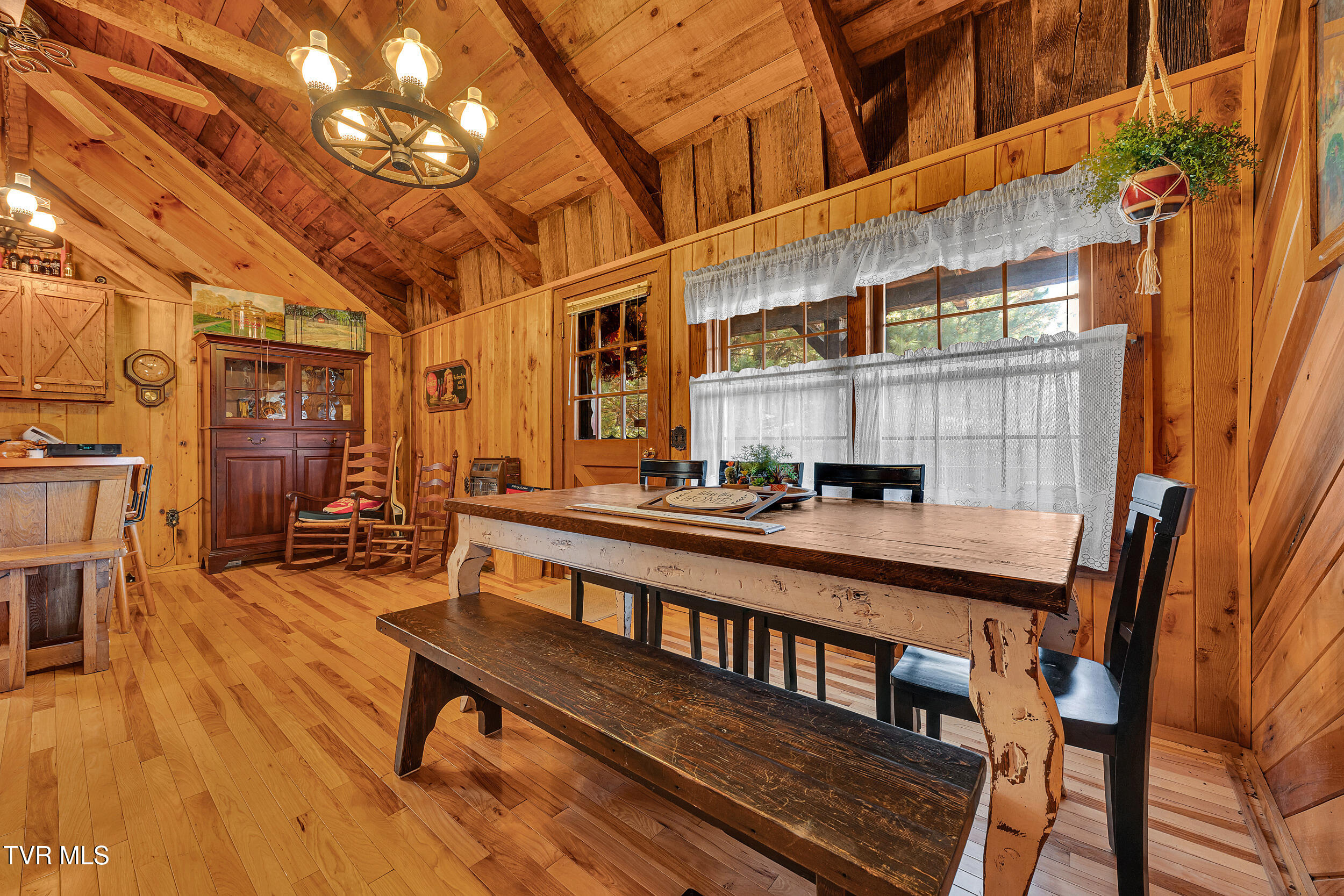 4379 Pine Orchard Road Butler, TN 37640 - Photo 15 of 57 16_37