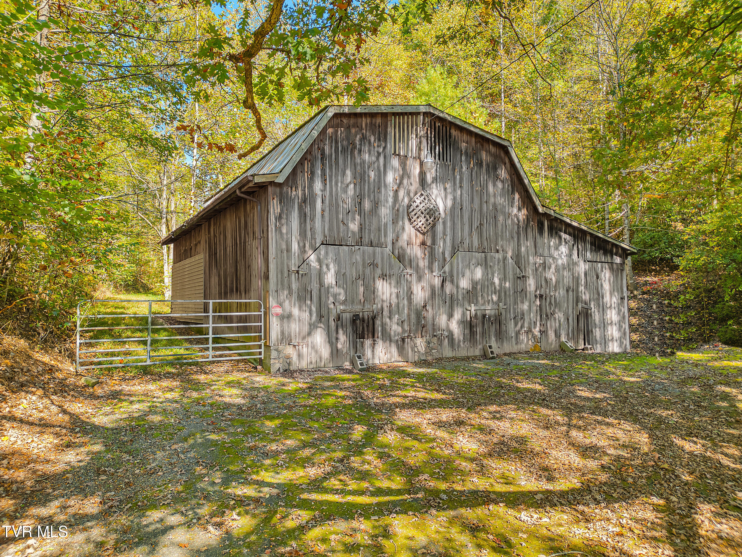 4379 Pine Orchard Road Butler, TN 37640 - Photo 36 of 57 38_11