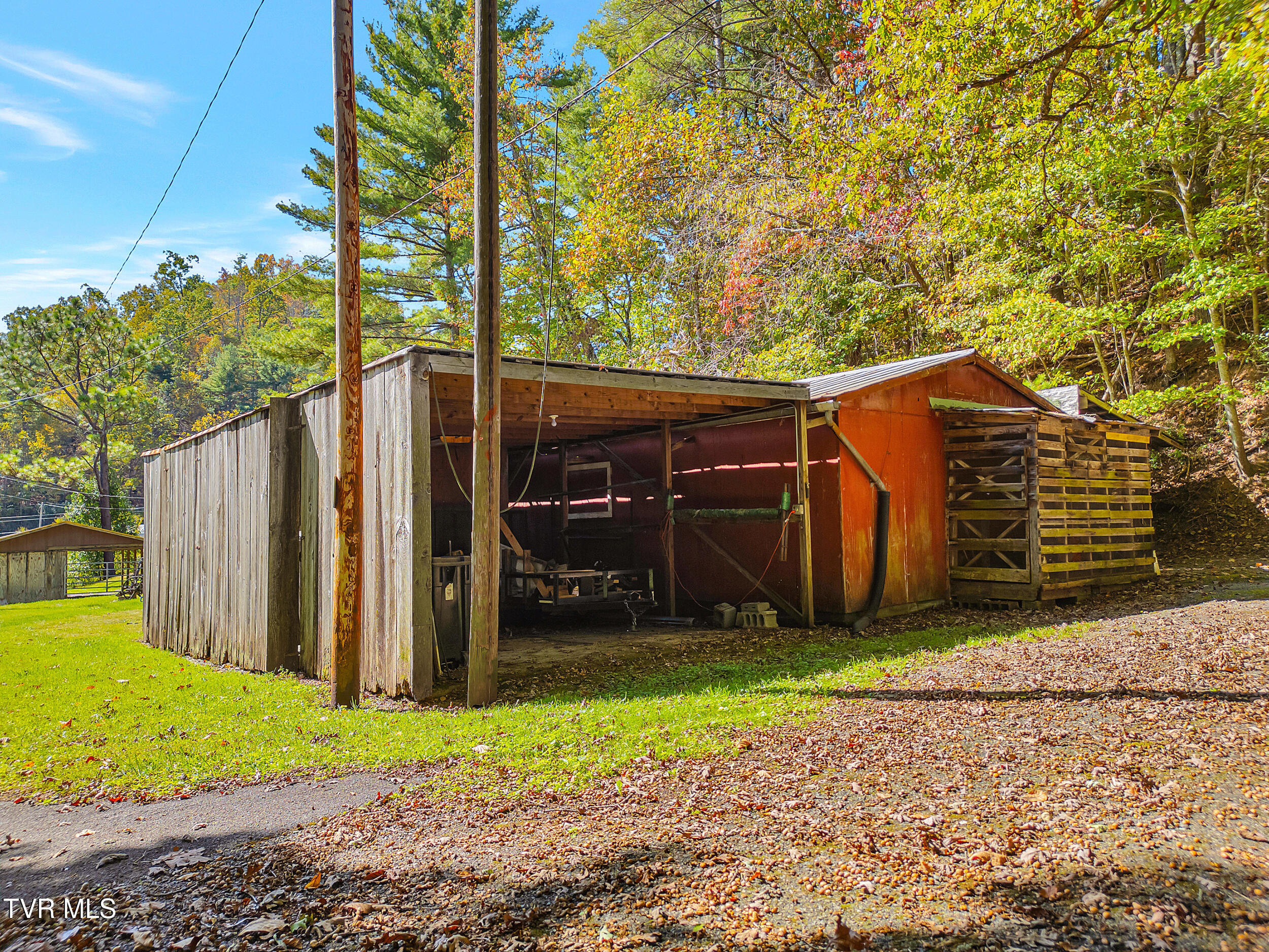 4379 Pine Orchard Road Butler, TN 37640 - Photo 37 of 57 40_13