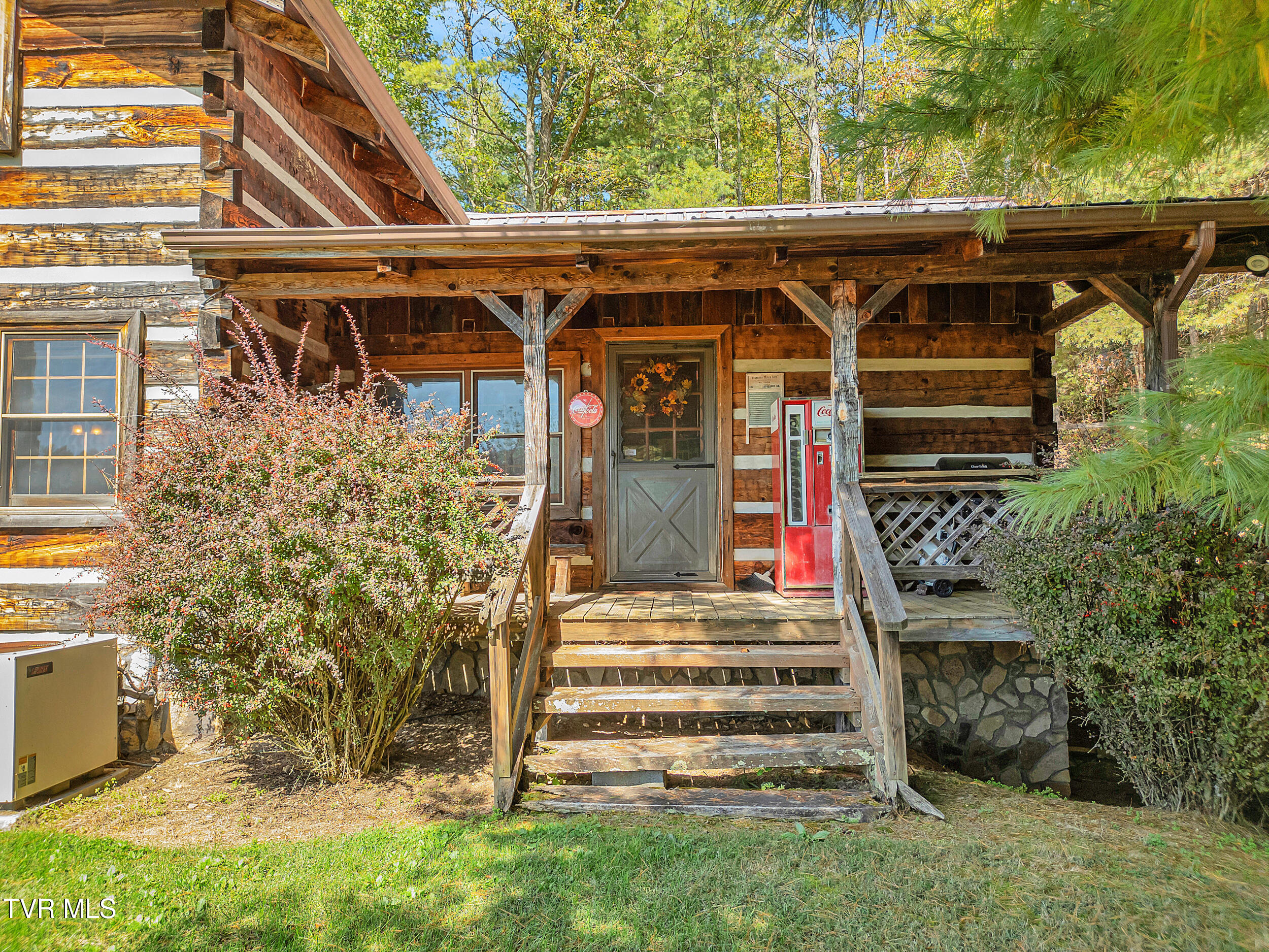 4379 Pine Orchard Road Butler, TN 37640 - Photo 5 of 57 4_04