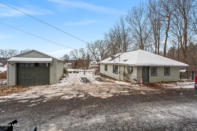 $215,000 | 11 Troy Street, Fort Johnson, NY 12070