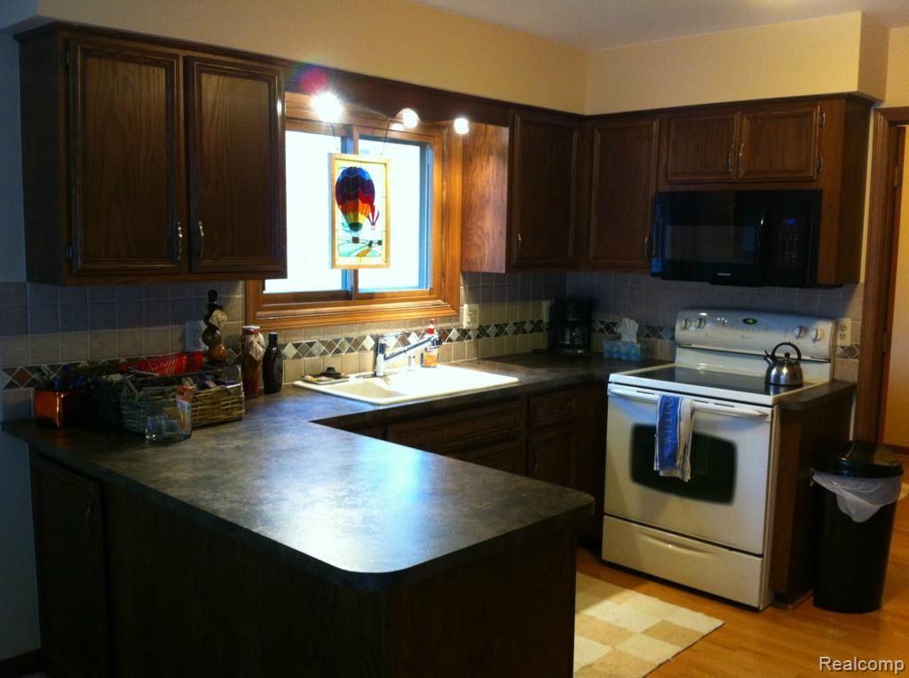 2111 Cumberland Road Rochester Hills, MI 48307 - Photo 3 of 6