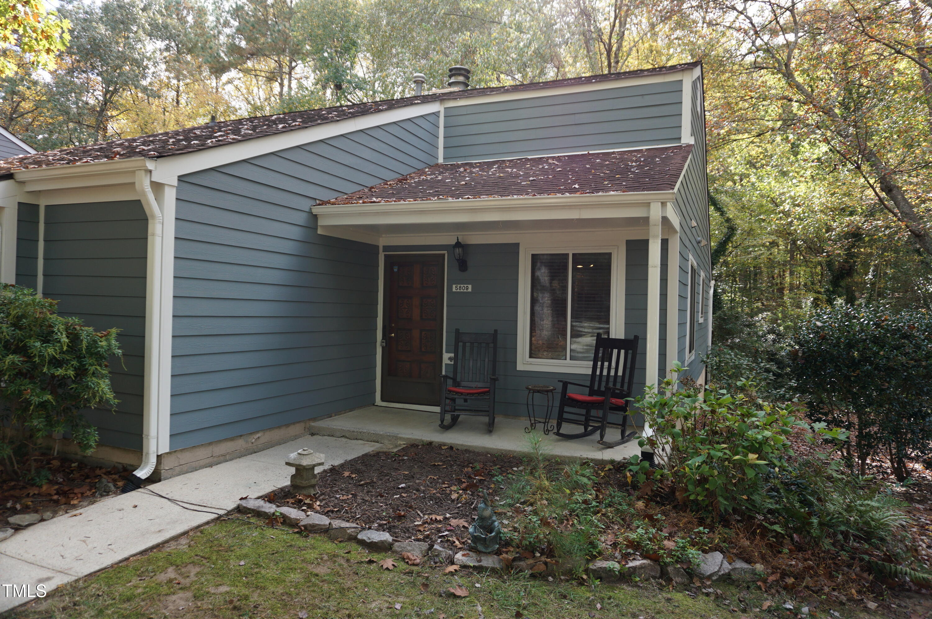 5809 Branchwood Road Raleigh, NC 27609 - Photo 2 of 35 DSC05575