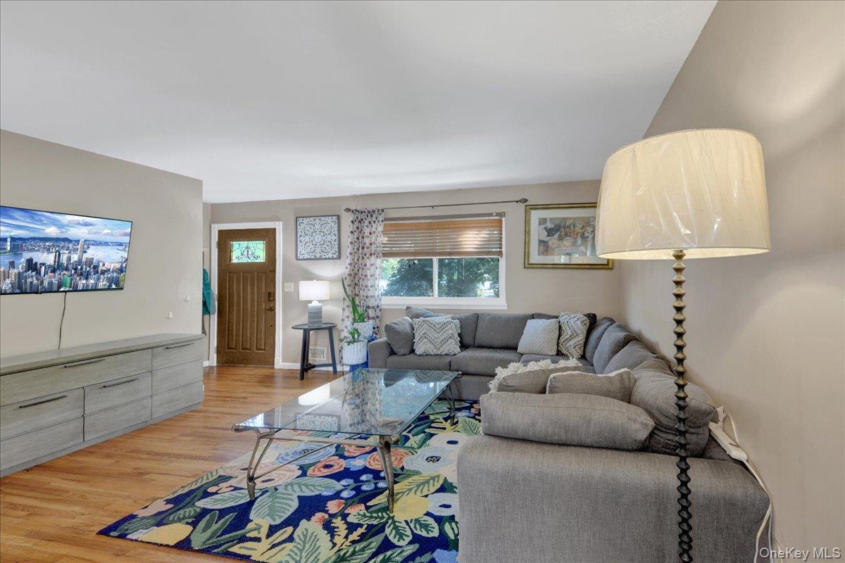 53 Pleasantville Road Ossining, NY 10562 - Photo 2 of 17