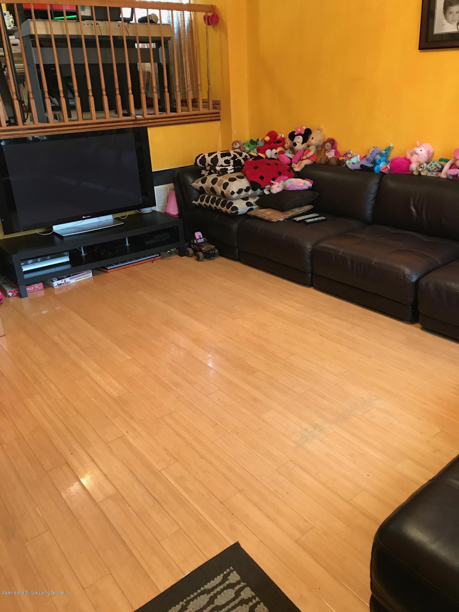 96 Robin Road Staten Island, NY 10305 - Photo 3 of 16 IMG_1163