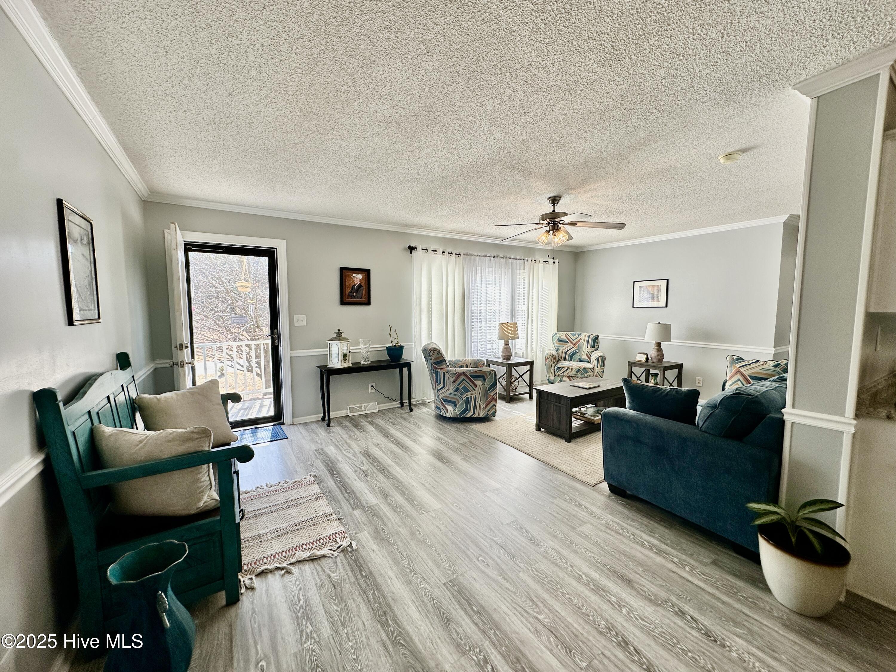 2910 Laurel Ridge Lane Kinston, NC 28504 - Photo 10 of 29 011 Living Room