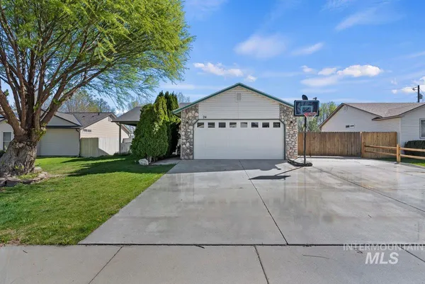 $349,900 | 24 South Honey Drive, Nampa, ID 83687