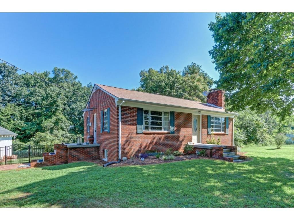 253 Cherry Grove Road Reidsville, NC 27320 - Photo 1 of 24 Gallery Image 1