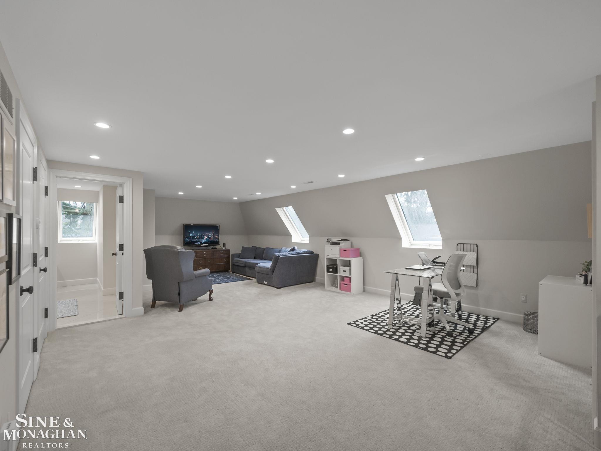 277 Cloverly Road Grosse Pointe, MI 48236 - Photo 25 of 46 3rd Floor Suite