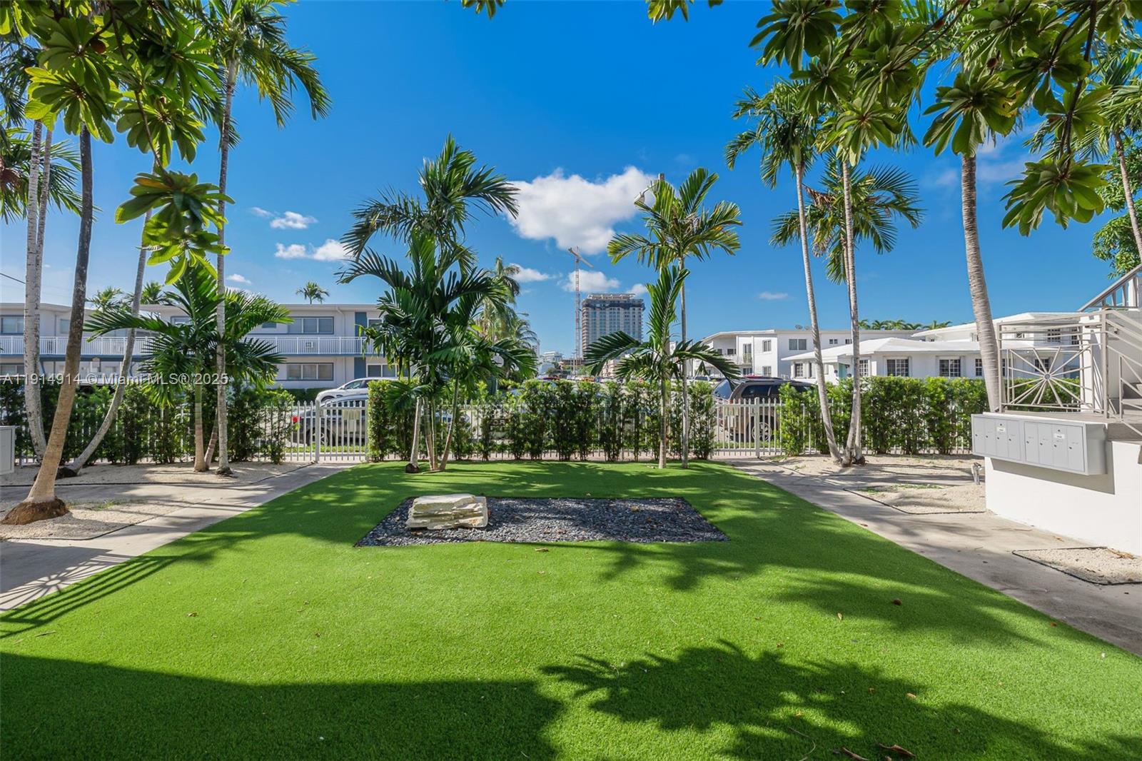 415 75th Street, Unit 1A Miami Beach, FL 33141 - Photo 17 of 19 a view of a backyard with a garden