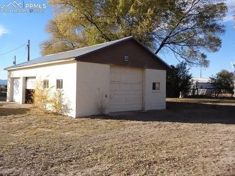 a view of a backyard of the house