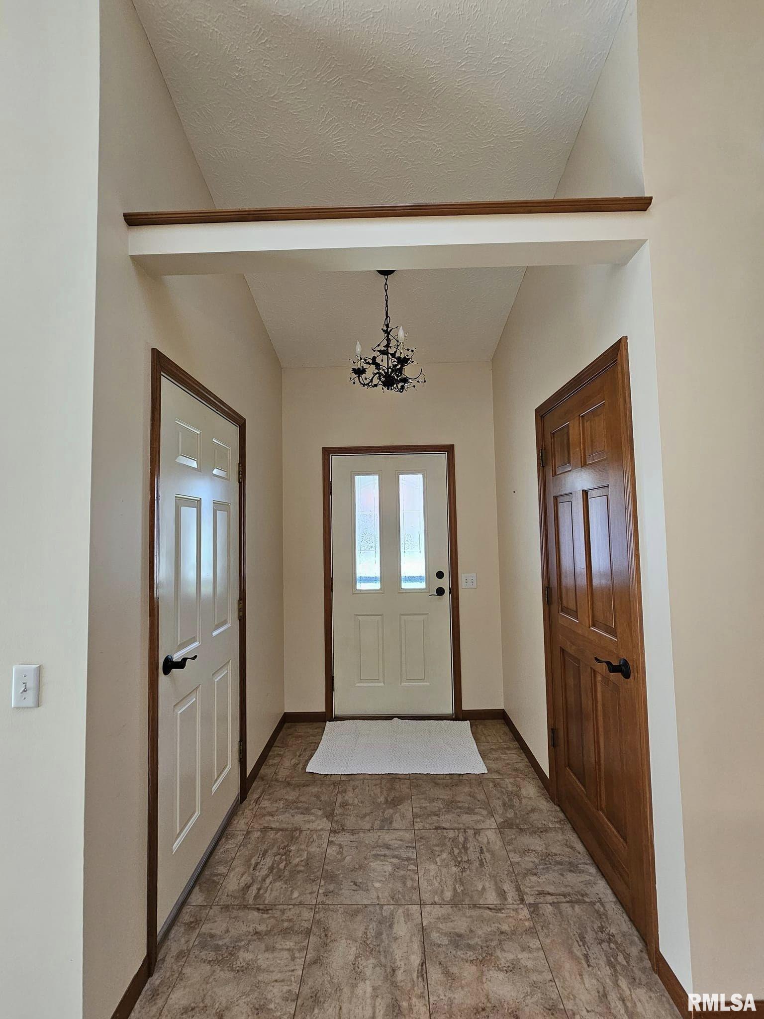 2414 Checkerberry Lane Springfield, IL 62711 - Photo 2 of 20