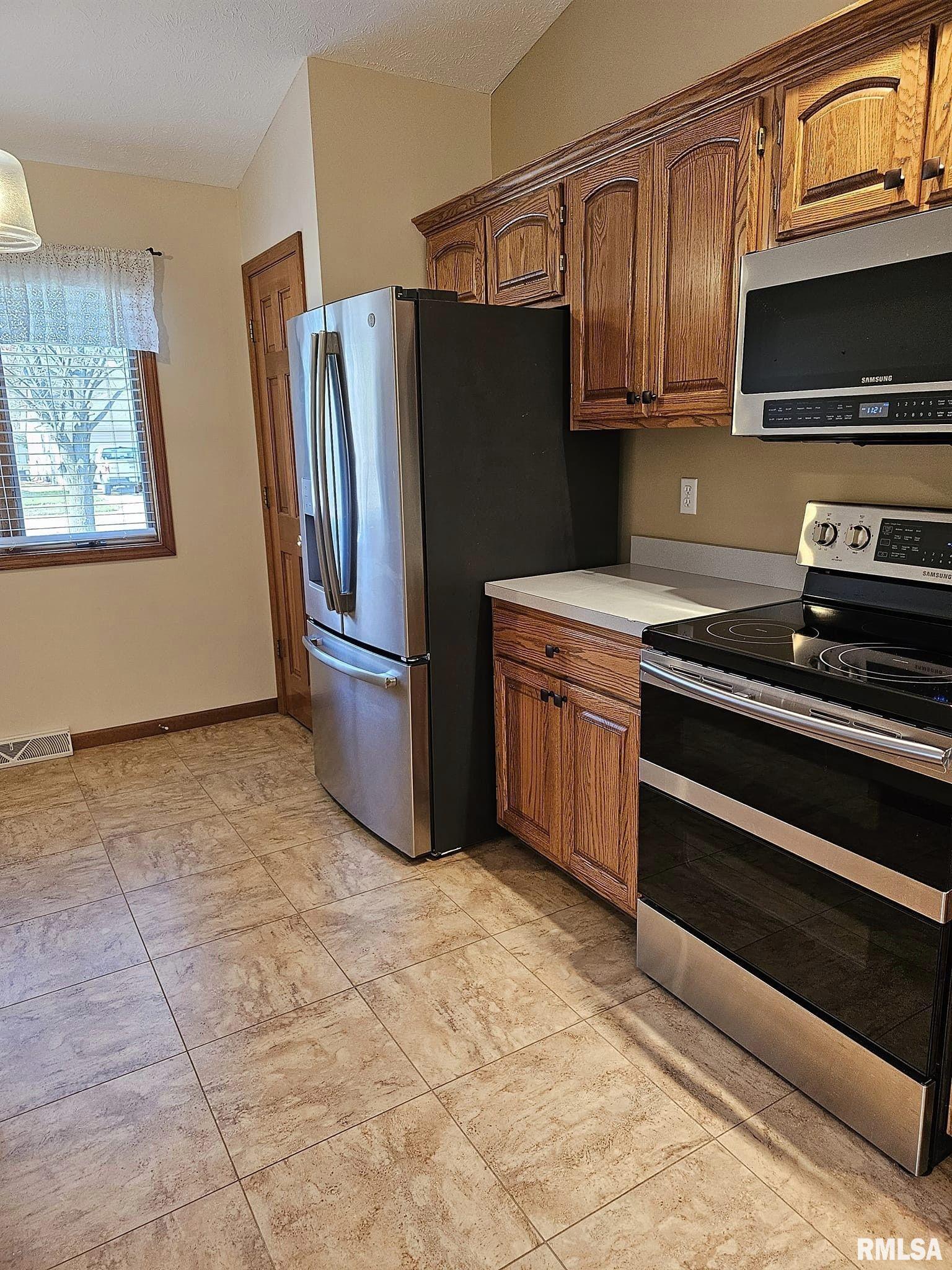 2414 Checkerberry Lane Springfield, IL 62711 - Photo 7 of 20