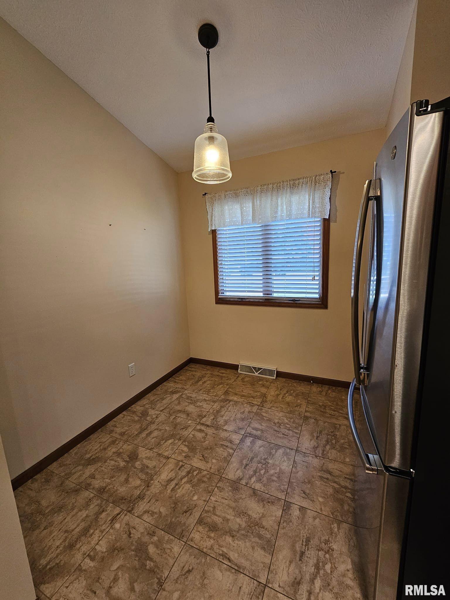 2414 Checkerberry Lane Springfield, IL 62711 - Photo 9 of 20