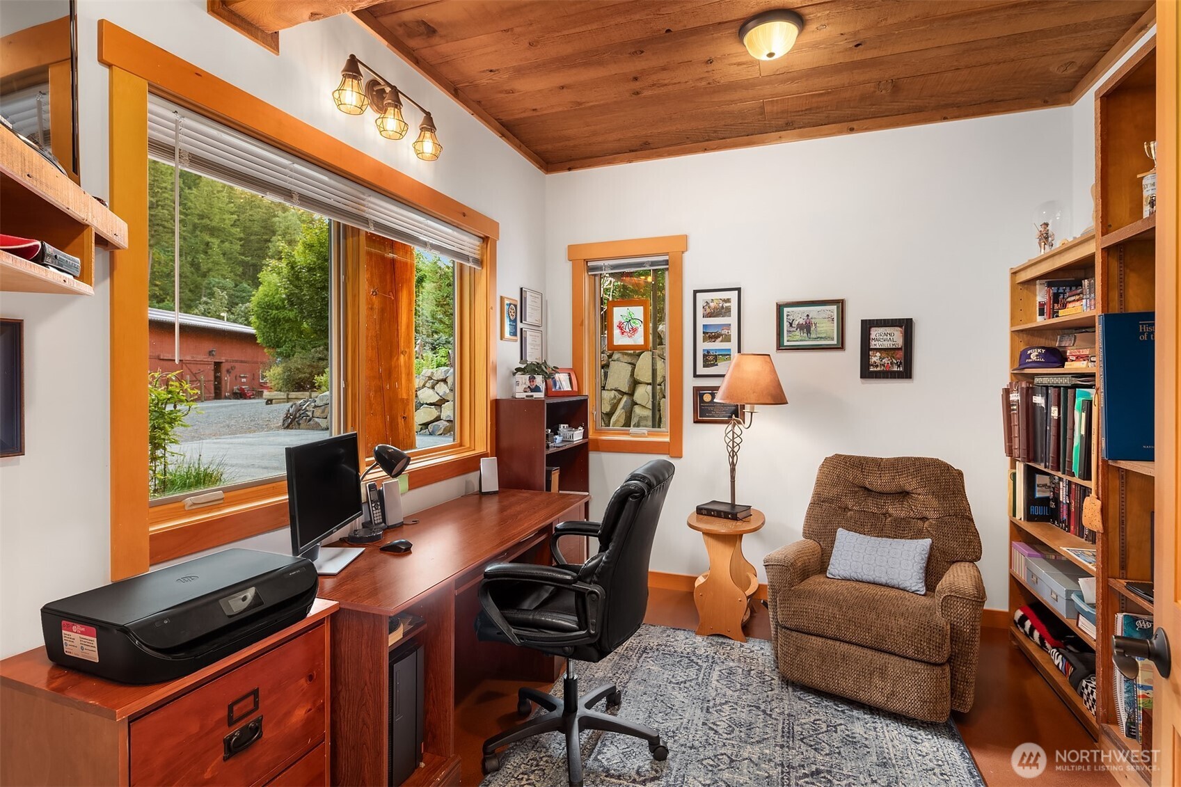 951 Willems Road Cashmere, WA 98815 - Photo 21 of 40 a living room with furniture and a window