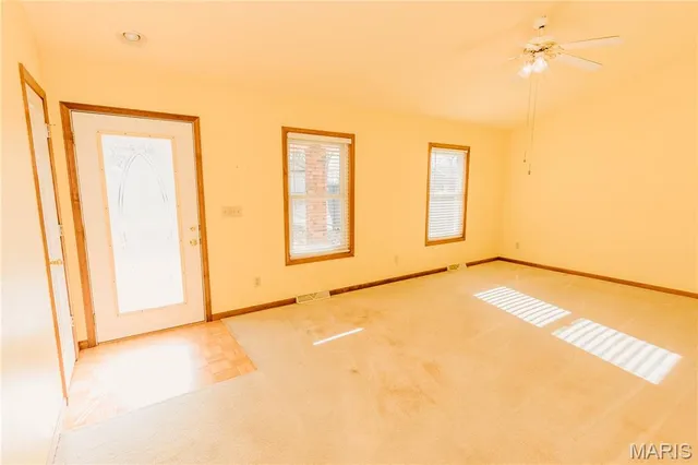 $279,500 | 16955 Lensman Drive, St. Robert, MO 65584