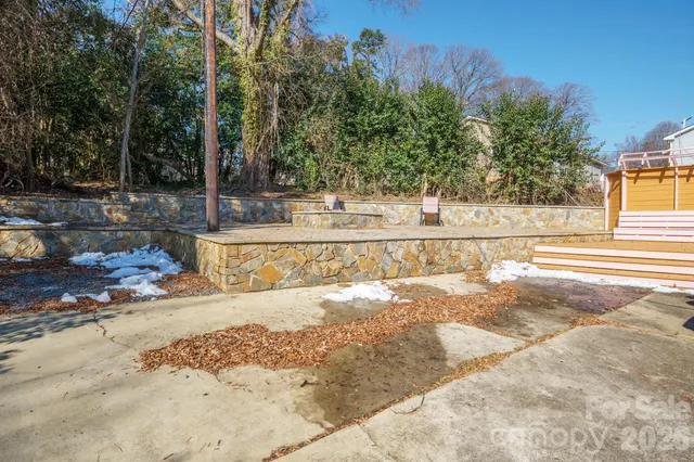 a view of a backyard of the house