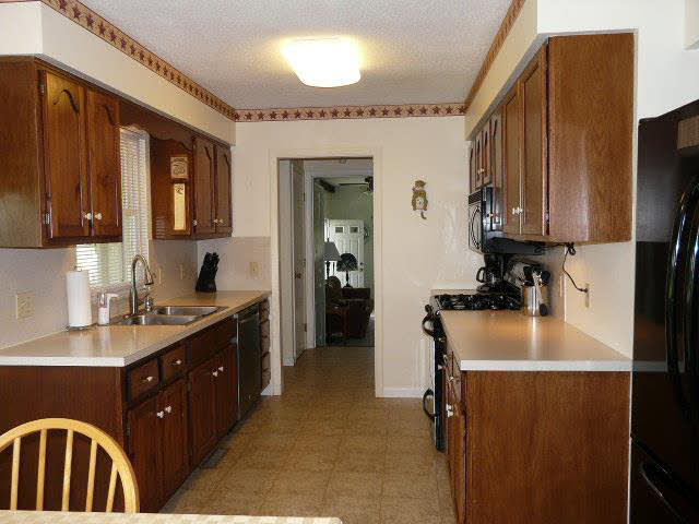 1890 West Rauch Temperance, MI 48182 - Photo 12 of 20 20366625-11.JPG