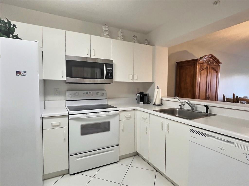 9537 Weldon Circle, Unit I308 Tamarac, FL 33321 - Photo 4 of 12 Kitchen