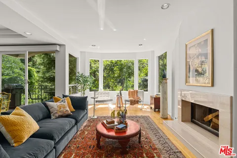 $2,125,000 | 10055 Reevesbury Drive, Beverly Hills, CA 90210