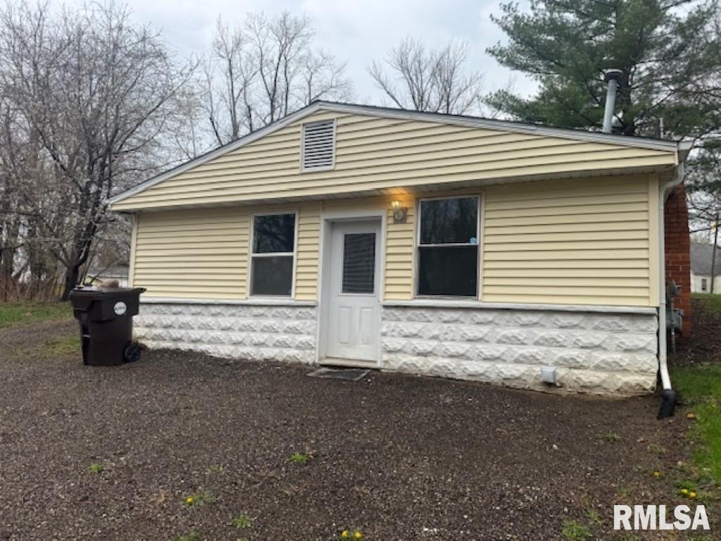 129 Edgehill Avenue Creve Coeur, IL 61610 - Photo 1 of 17