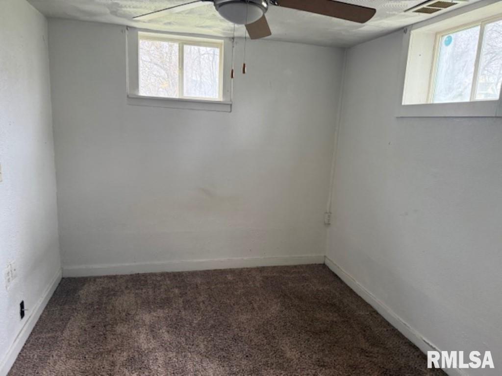 129 Edgehill Avenue Creve Coeur, IL 61610 - Photo 11 of 17