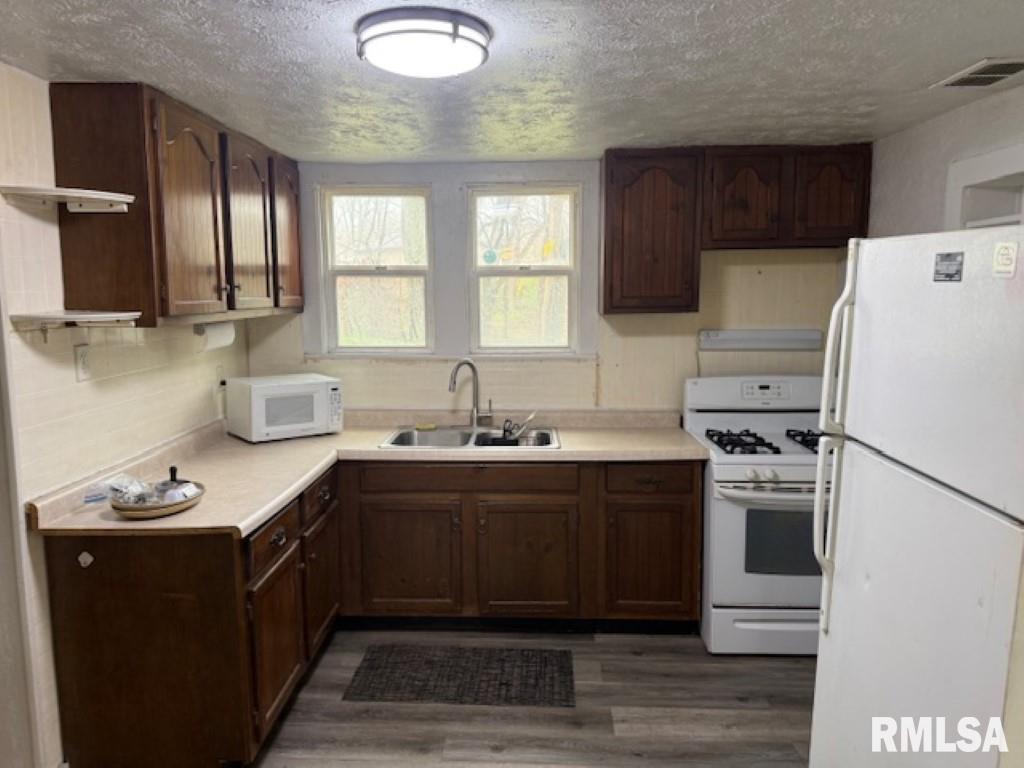 129 Edgehill Avenue Creve Coeur, IL 61610 - Photo 5 of 17