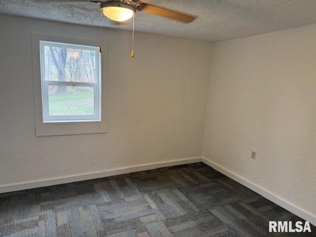 129 Edgehill Avenue Creve Coeur, IL 61610 - Photo 7 of 17