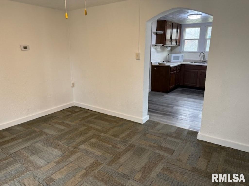 129 Edgehill Avenue Creve Coeur, IL 61610 - Photo 8 of 17