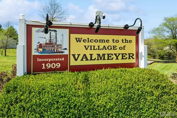 $215,000 | 120 East Hunters Ridge, Valmeyer, IL 62295