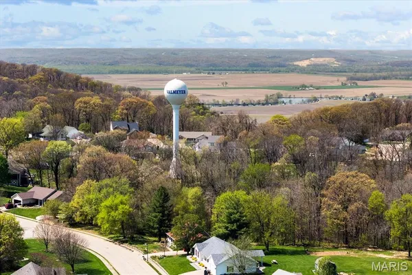 $215,000 | 120 East Hunters Ridge, Valmeyer, IL 62295